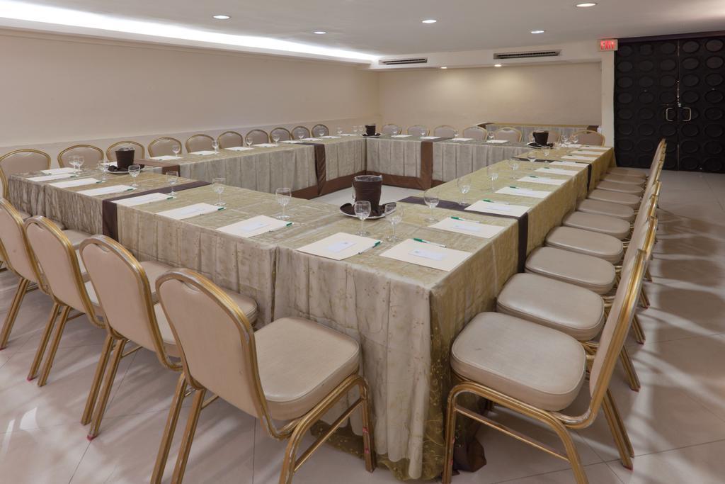 Continental Caribe Bay Hotel Chetumal Buitenkant foto